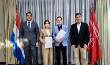 Firma convenio UNA
